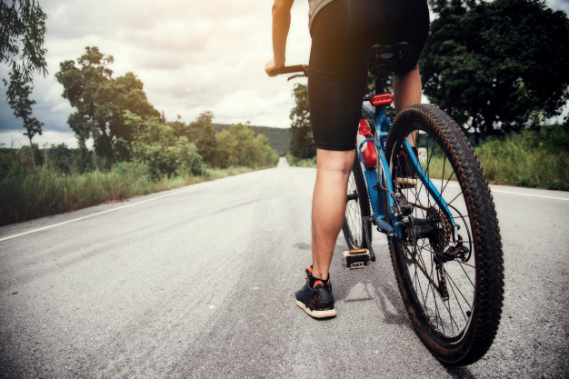 Andar de bicicleta alivia o estresse e fortalece músculos e articulações